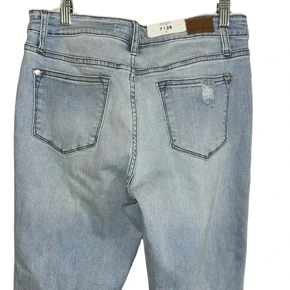 Judy Blue Light Wash Boyfriend Fit Distressed Jeans Size 7/28 - Picture 5 of 6